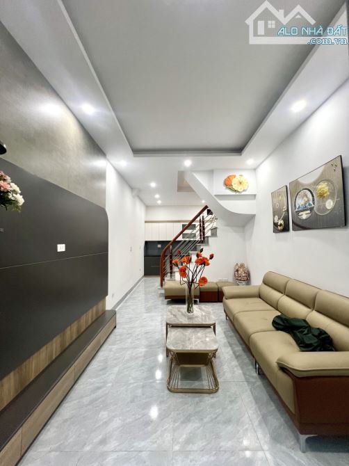 TAM TRINH , 35M2 , NHÀ SÁT PHỐ , 3 GÁC ĐỖ CỬA , LÔ GÓC 2 THOÁNG , FULL NỘI THẤT , 7,6 TỶ