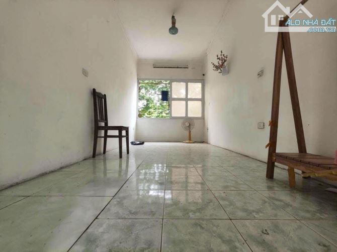 Cho thuê nhà mặt phố Hoàng Hoa Thám - Ba Đình, nhà 2 mặt thoáng, có vỉa hè, chỉ 9 triệu/th
