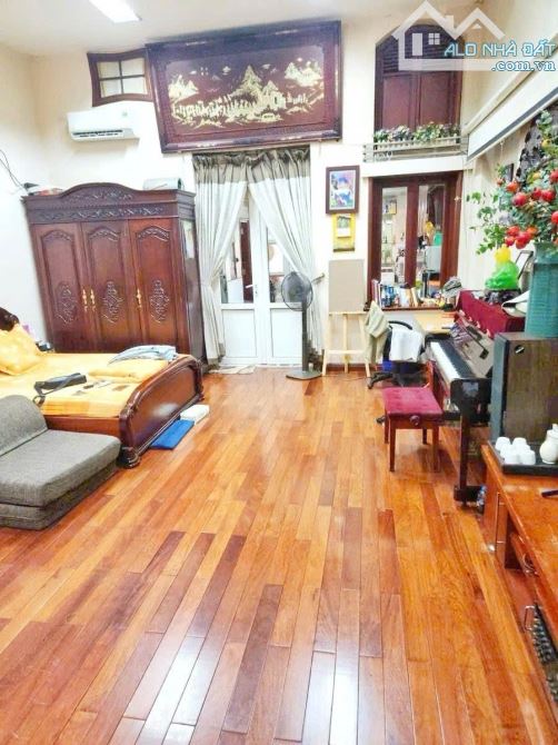BÁN CĂN HỘ TẬP THỂ HIẾM , PHỐ CỔ HÀNG CHIẾU, HOÀN KIẾM. TẦNG 2 – 110M² – 2PN. 8,78 TỶ