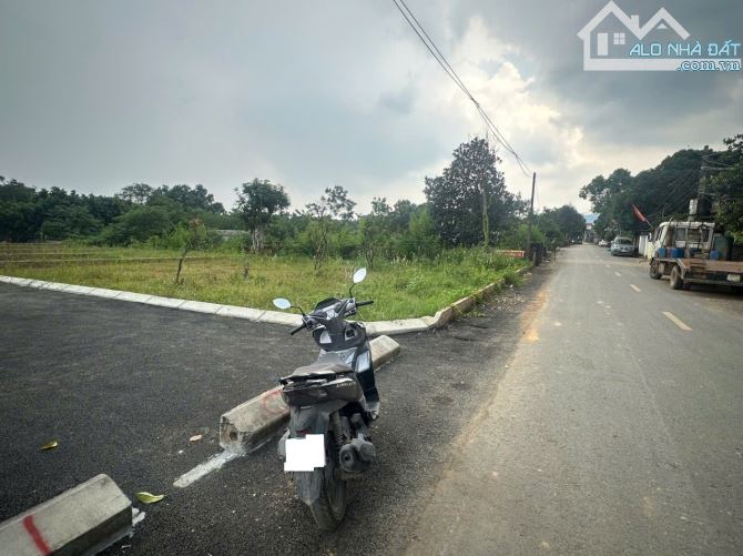 Bán đất Phú cát, vai réo mặt đường 3 ô tô tránh, sổ đỏ pháp lý uy tín, giá đầu tư
