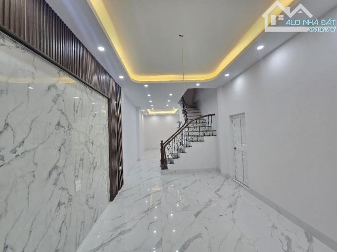 Bán nhà Di Trạch, Hoài Đức 32M 5 Tầng, 3 ngủ, chỉ 20m ô tô đỗ kinh doanh giá 4.3 tỷ