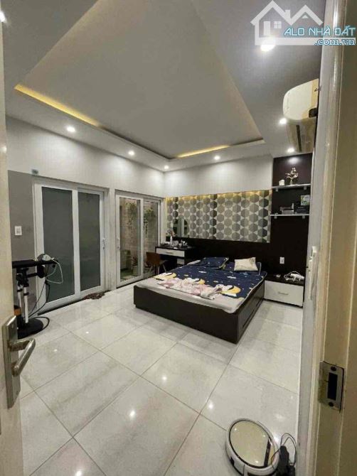 SẬP HẦM NHÀ 3 TẦNG MỚI ĐẸP LÝ TRIỆN DT 105m2_NGANG 5M_VUÔNG VẮN_CHỈ 8 TỶ - 10