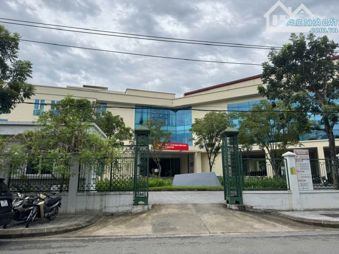 Bán nhà 3 tầng Mặt tiền đường Lê Viết Lượng, đối diện trung tâm hành chính công TP Huế - 1