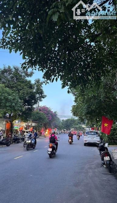 Bán đất đường 10m5 Nguyễn Chánh, dt:135m2 ngang 7,5m, thông biển NTT - 1