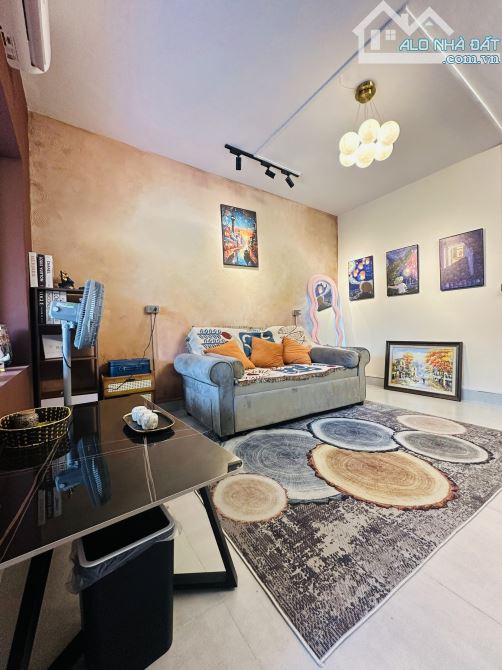 Căn hộ homestay tầng 2 - phố Vip Lê Thánh Tông siêu hiếm - sổ to - gần Nhà Hát Lớn - 1