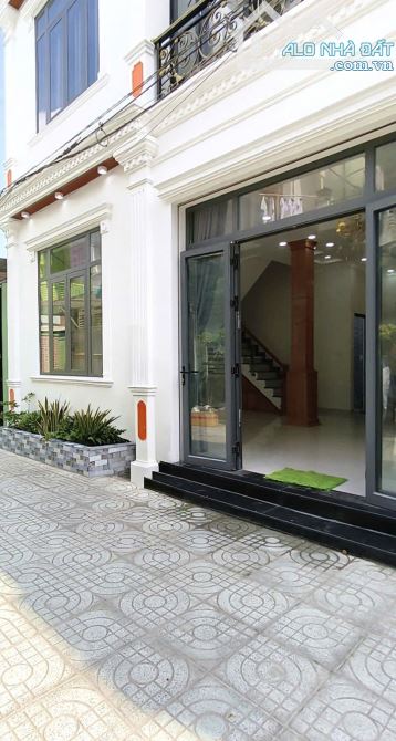 Nhà 1 trệt 2 lầu 12x8,5 Xây dựng 8x8,5 BTCT 4PN 4WC, có Gara Ô tô riêng - 1