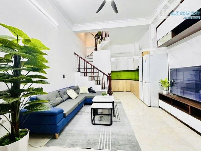 NHÀ ĐẸP CẦU GIẤY – SÁT PHỐ – Ô TÔ CÁCH VÀI BƯỚC – GIÁ CHỈ NHỈNH 8 TỶ - 1
