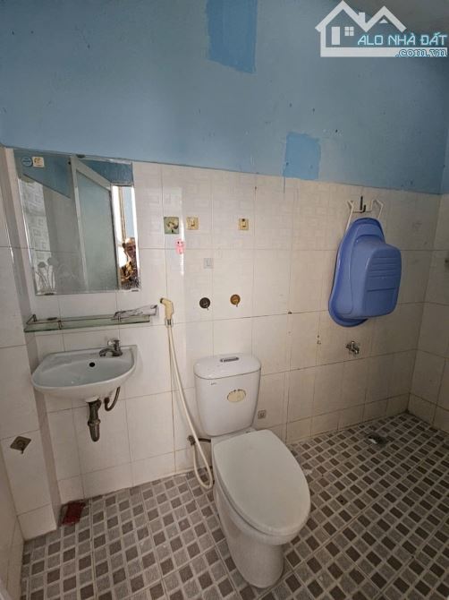 Cách mặt tiền xe hơi  10 m Q4 CÓ 3 TỶ - 1