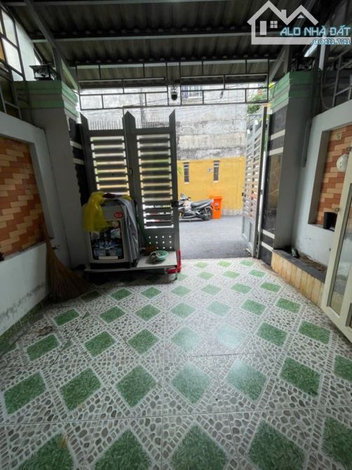 NHÀ PHƯỜNG 8 GÒ VẤP – NGAY LÀNG HOA – HẺM XE HƠI – 70M² – 6.8 TỶ   Diện tích: 70m² - 1
