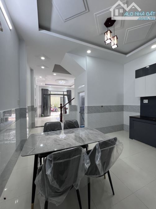 Bán nhà đẹp 3 tầng ,hẻm xe hơi .Huỳnh Tấn Phát,Nhà Bè.Giá 5.75 tỷ. - 1