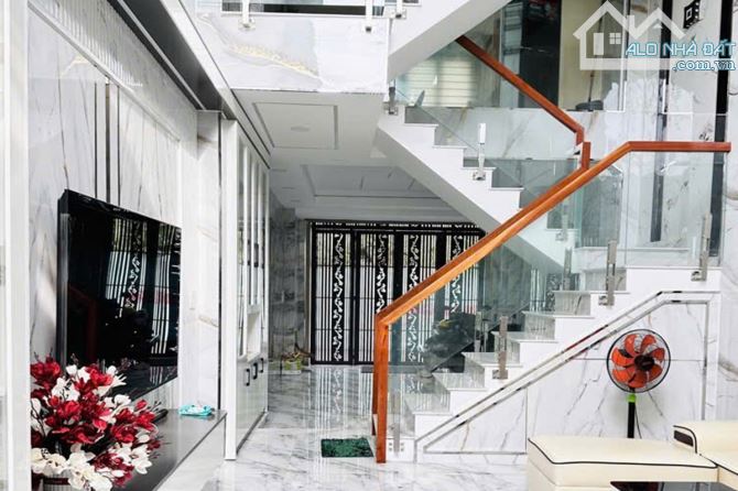Bán nhà hẻm xe hơi, Thạnh Xuân 47, Quận 12, 53 m² (4m x 14m), 4 phòng - Giá 6.55 tỷ TL - 1