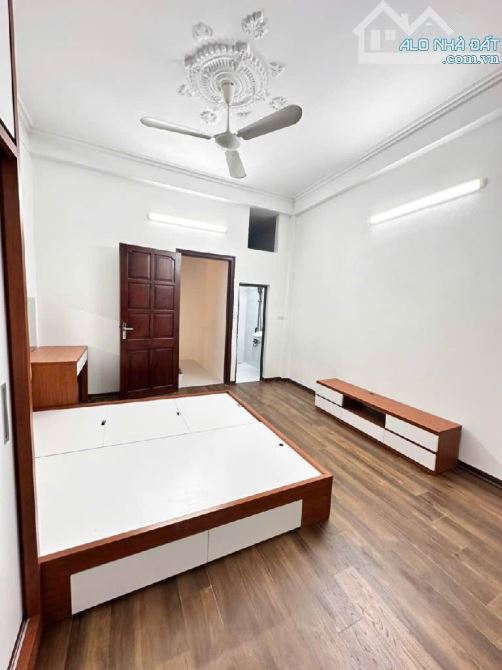 Cầu Giấy - 30m2 - 4 tầng - 1 nhà ra phố - Phân lô - Hiếm nhà bán - 1