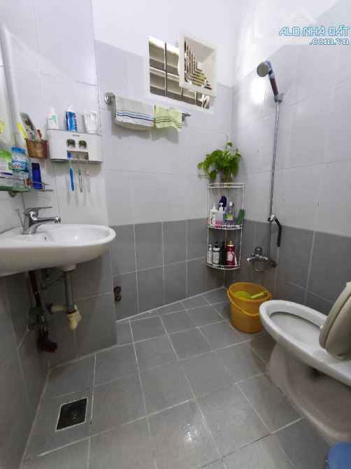 Nhà 2 tầng SHR hoàn công đủ Phường 8 Quận Gò Vấp 35m2 giá 3 tỷ 98 còn thương lượng - 1
