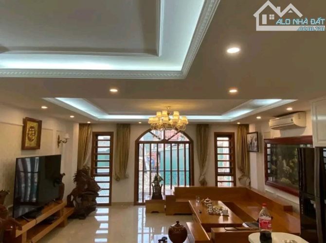 BÁN GẤP NHÀ ĐẸP PHÂN LÔ NGUYÊN HỒNG DT62m2 THANG MÁY VỈA HÈ- KINH DOANH - 1