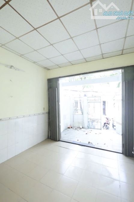Giảm mạnh còn 7,9 tỷ nhà 60m2 HXH Lạc Long Quân quận 11 - 1