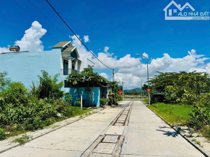 Bán đất TĐC Hòn Rớ 2 sổ sẵn xây tự do cách sông 50m  -------- Diện tích : 100m2 ngang 5m - 1