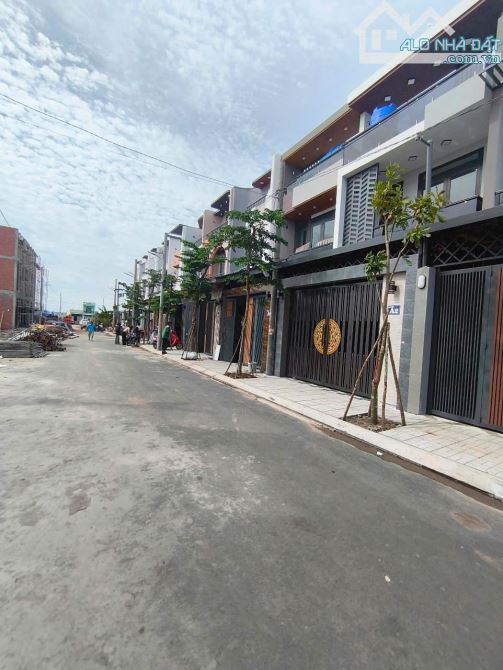 LÔ ĐẤT TRONG KDC  140M2 GIÁ 1 TỶ 450 - SHR, FULL THỔ - 1