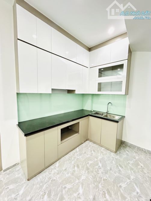 🌷🌷🌷CHỈ 7 TỶ CÓ NHÀ ĐẸP - TRẦN KHÁT CHÂN - MỚI KOONG - GẦN PHỐ - CÁCH Ô TÔ 15M - TIỆN ÍC - 1