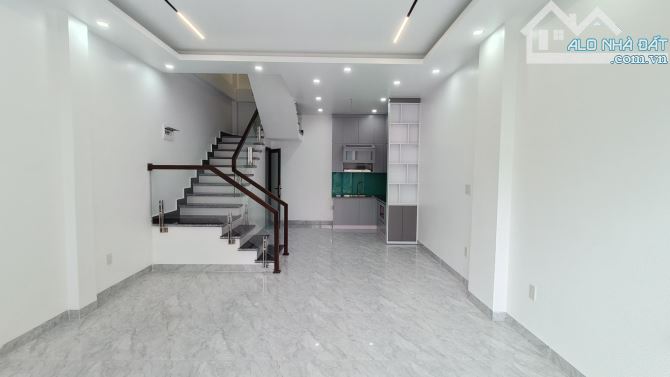 Chỉ vỏn vẹn 2 tỷ đồng sở hữu căn hộ 3 tầng mới toanh ngay trung tâm An Dương - 1