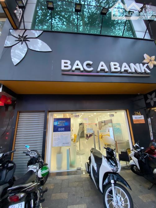 Bán mặt tiền Nguyễn Chí Thanh Q5. DT: 7x30m. 5 tầng - cách BV Chợ Rẫy chỉ 3ph di chuyển. - 1