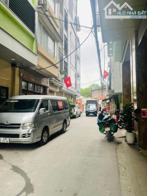 Bán đất Nguyễn Xiển quận Thanh Xuân 143m2 MT8.4m Ô Tô Tránh,View Hồ Xây Toà Nhà Cực Đẹp - 1