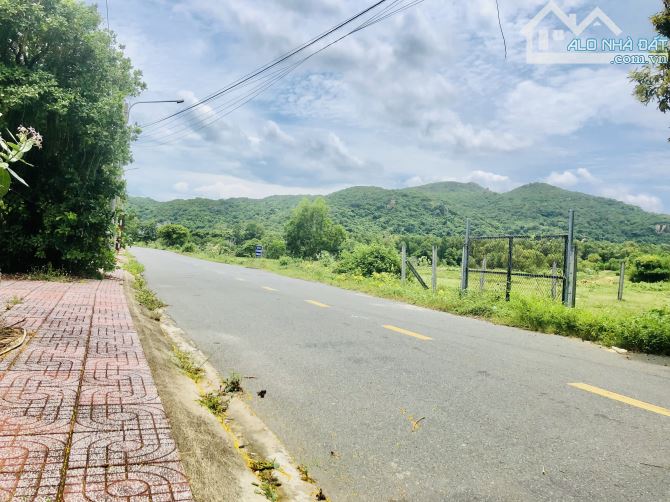 view ao sen và núi-dt: 230m2- 10mx23m-80 thổ cư Gần hồ Sở Bông-ra biển 5p-sổ sẵn-giá 2ty3 - 1