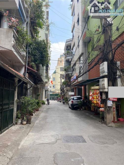 Trung Tâm Cầu Giấy 30m2 6 tầng Mặt tiền 8m Tài Chính 13,5 tỷ lô góc Ô tô vào nhà - 1