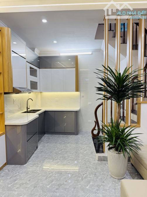 NHÀ ĐẸP 4 TẦNG TRUNG TÂM  THANH XUÂN - Ô TÔ ĐỖ GẦN NHÀ - GẦN HỒ_XUNG QUANH NHIỀU TIỆN ÍCH - 1