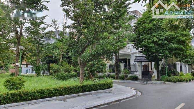 Gia đình cần bán biệt thự Yên Hòa, KĐT Lão Thành Cách Mạng, DT 228m2, MT 14m - 1