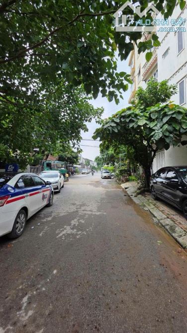 Ngõ 3 ô tô tránh cực đẹp Lạc Long Quân 230m2, mặt tiền 12m, 84 tỷ tương lai rạng ngời - 1