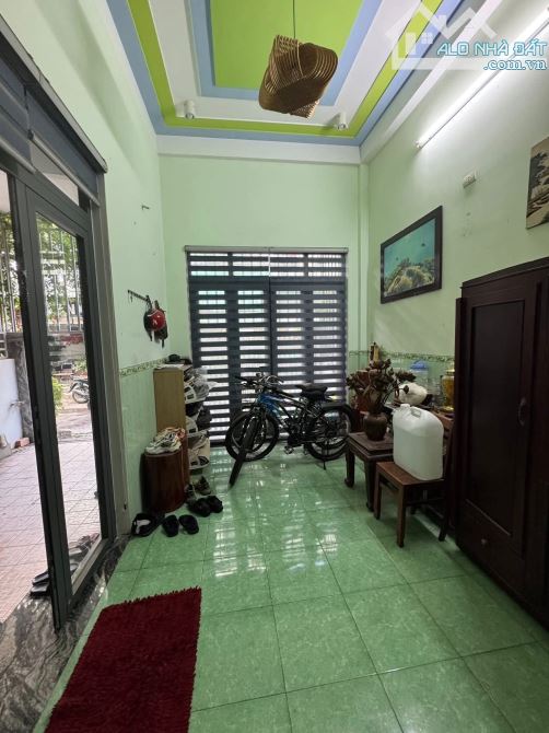 Bán nhà 3 tầng nội bộ ô tô đường thành thái - 1