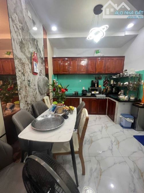 Nhà Hiếm ít có. Hẻm ô tô thông Huỳnh Văn Nghệ 2 tầng 40m2 giá 5 tỷ 1 còn thương lượng - 1