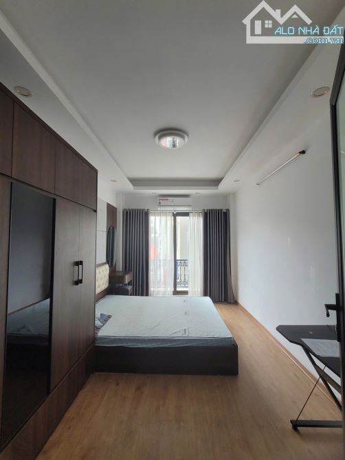 Cho thuê nhà Nguyễn Chính, Hoàng Mai 4 tầng x 30m2, 3 ngủ, 4 WC, 12 Triệu - 1