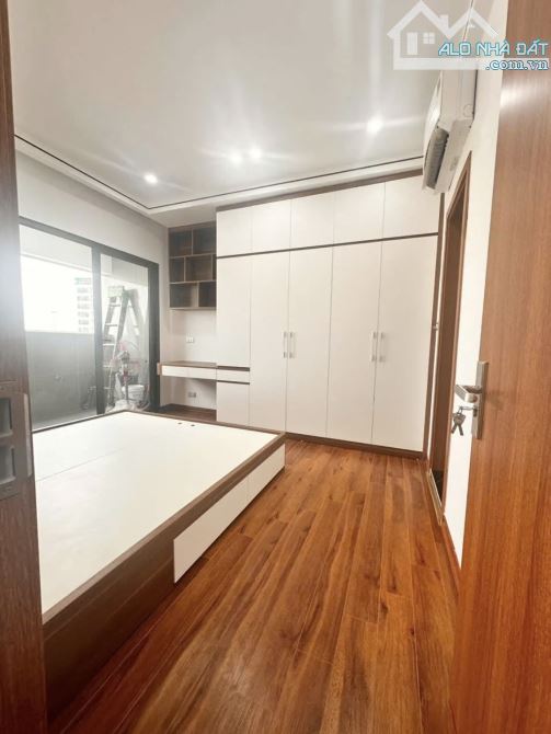 Bán Chung cư Cầu Giấy. 77,5m, 3N, tầng trung, View thoáng, full nội thất New. Giá: 6,95 tỷ - 1