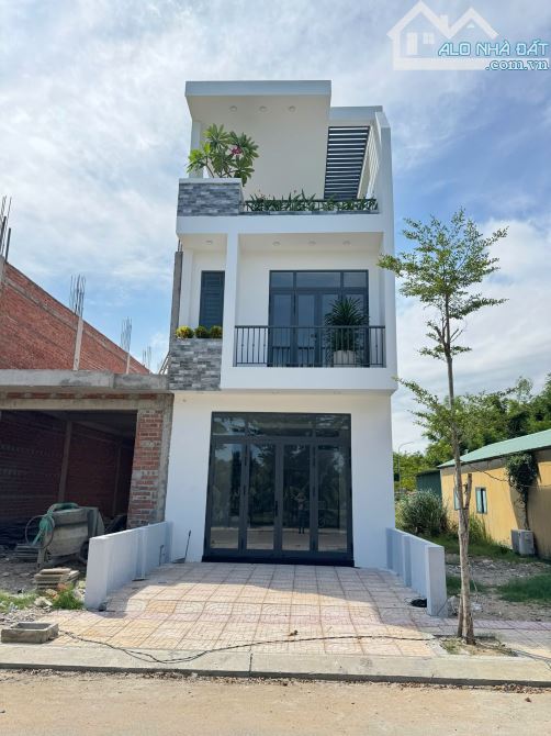 Nhà 3 Tầng Phố Biển - Sổ Hồng Riêng - Giá Chỉ 1,7 Tỷ - 1