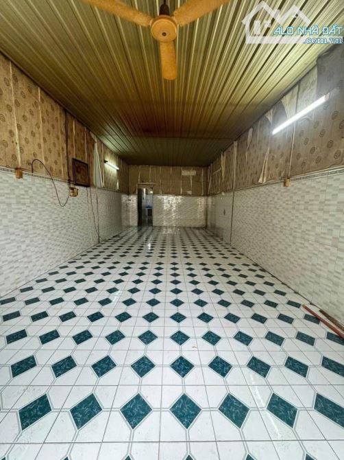 🏡NHÀ NÁT 820 TRIỆU BÁN Ở NGAY PHAN VĂN HỚN HÓC MÔN DT 118M2 SỔ RIÊNG - 1
