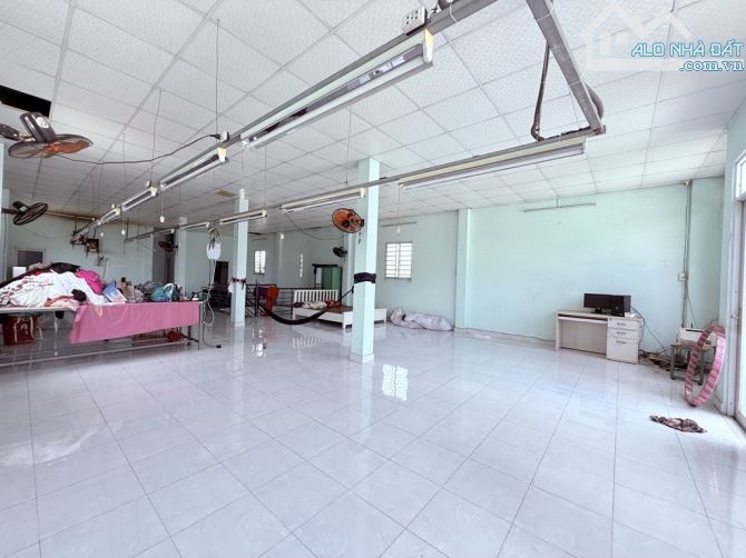 🔥 BÁN nhà XƯỞNG 2 TẦNG TÂN XUÂN Hóc Môn - Hẻm 5m -Dt 266M2 full thổ-CHỈ 10,3Tỷ