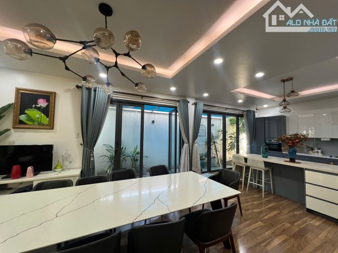 Bán biệt thự đẹp 240m2, 5PN, 5WC tại Đường 61, Tân Hưng, Q7, HCM, 38 tỷ VND - 1
