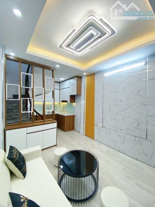 Hiếm, Nhà Đẹp Vĩnh Hưng 5 Tầng mới, gần trường cấp hai giá nhỉnh 3 tỷ - 1