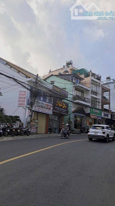 Siêu vị trí trung tâm 3/2 trục chính Đà Lạt 175m² - giá 177tr/m2 - sổ hồng - có nhà 5PN - 1
