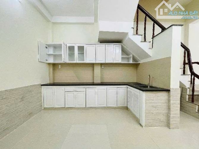 NHÀ MỚI VÀO Ở NGAY - ĐƯỜNG XE HƠI NGỦ ĐÔNG TRONG NHÀ - 4 X 12 - KHU DÂN TRÍ TOÀN NHÀ CAO T - 1
