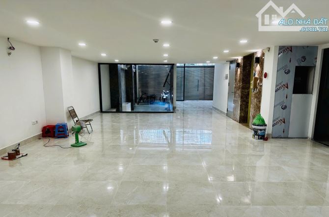 Hiếm mặt bằng tòa nhà 13 Trần Khắc Chân Quận 1 DT 8x24 trệt lầu giá thuê 78 triệu bao PQL - 1