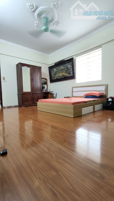 Bán chung cư Đền Lừ, 68m2 tòa A1, tặng nội thất, căn góc, tầng đẹp. Giá 4,15 tỷ - 1