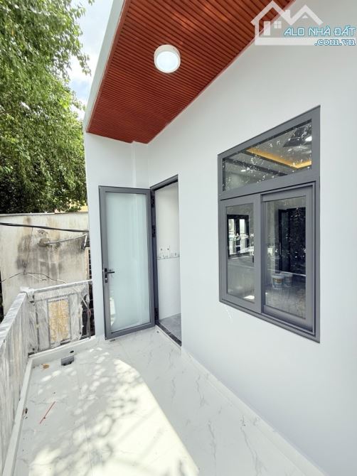 Nhà đẹp căn góc nở hậu, hẻm xe hơi con thông thoáng, gần ngay mặt tiền đường huyết mạch, 2 - 1