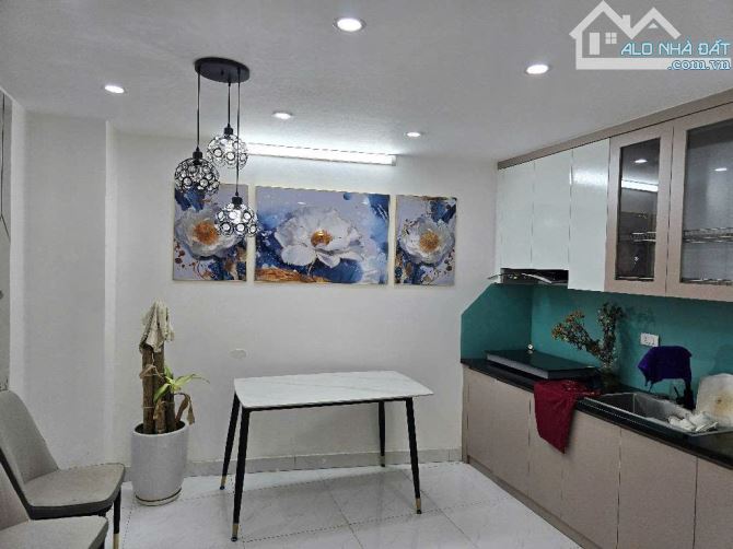 Bán nhà Hoàng Hoa Thám, ngõ thông, nhà đẹp ở ngay, tặng full NT, 44m2, 4 tầng, giá 8 tỷ - 1