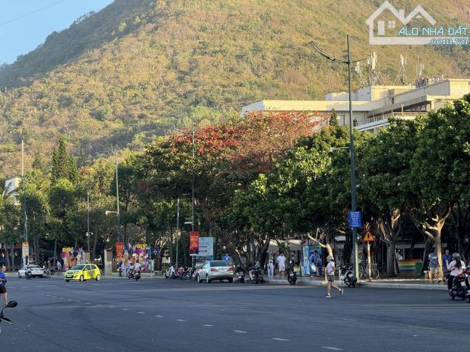 BÁN KHÁCH SẠN KHU Á CHÂU ĐƯỜNG PHAN HUY CHÚ NGANG TRÊN 7M VỊ TRÍ ĐÔNG KHÁCH LƯU TRÚ - 1