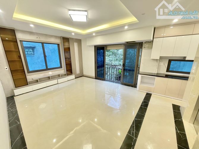 VIỆT HƯNG - ôtô vào nhà -lô góc 45m 6tầng thang máy MT 6m - chào 9tỷ4 full nội thất. - 1