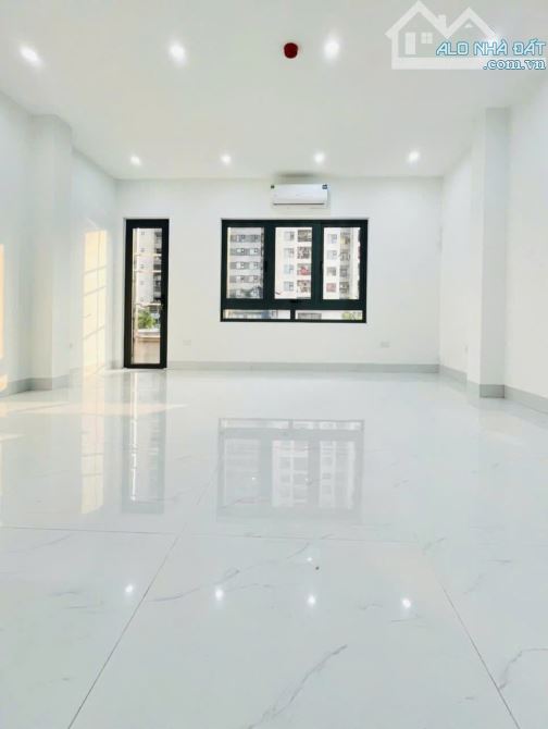 Cực kỳ lộc lá - Mặt phố Nguyên Hồng trống duy nhất sàn 65m2 giá rẻ - 1
