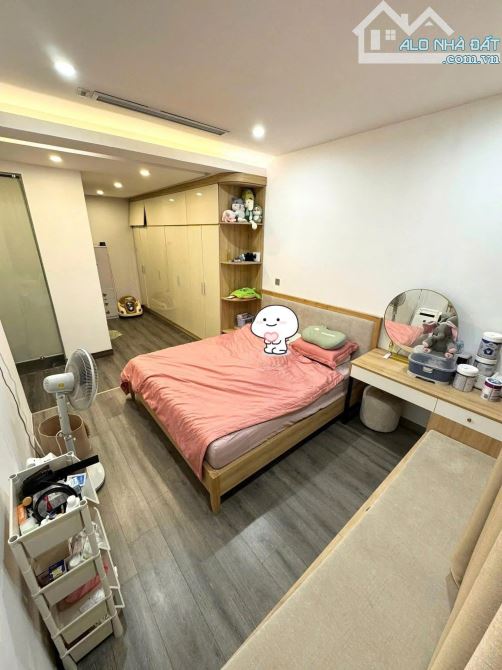 HÀNG HIẾM CC CẦU GIẤY - TRUNG TÂM - 1 PHÚT RA ĐƯỜNG TO 80M2 3 NGỦ GIÁ 6 TỶ - 1