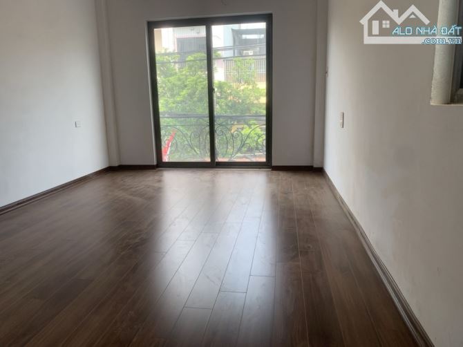 🏤MỚI KIM CHUNG -  LÔ GÓC - Ô TÔ - NGÕ THÔNG - KD NHỎ - VÀI BƯỚC RA CHỢ - GẦN KĐT HINDO RO - 1